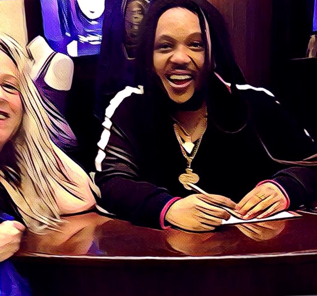 knottybikinis's tweet photo. @ziggymarley @stephenmarley  https://t.co/iiy0O3rDJe