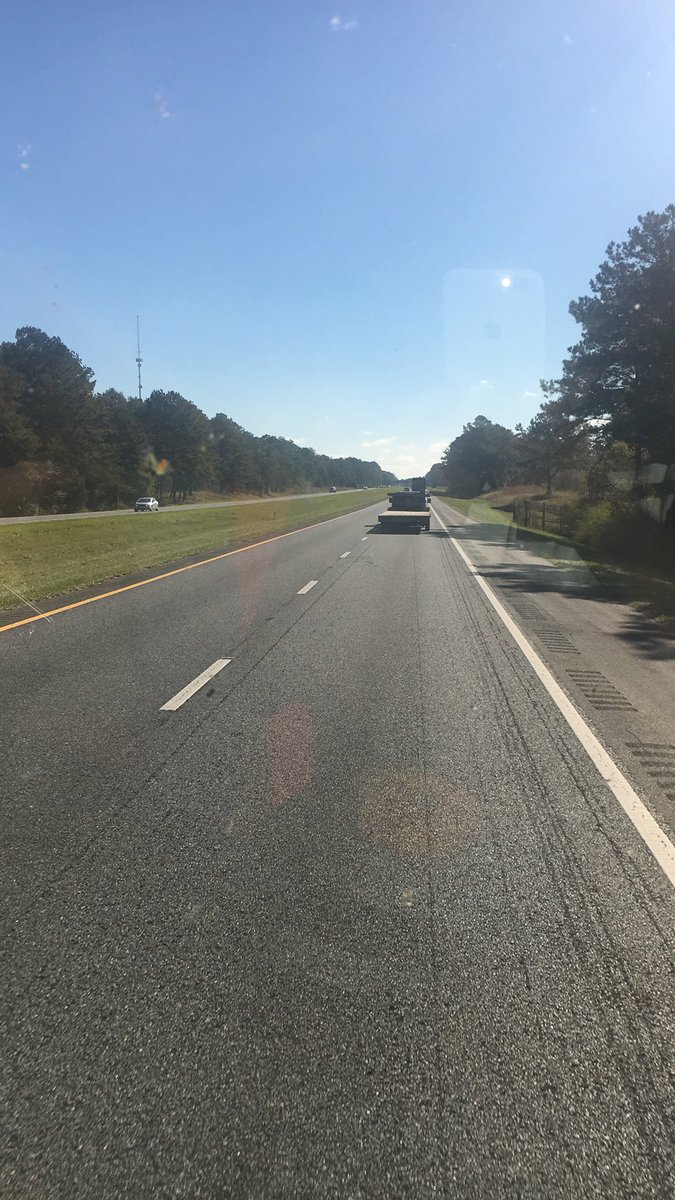 b_ranchoviejo's tweet photo. Definitivamente hay niveles !! Y nosotros mejor viajamos por las hermosas carreteras de Estados Unidos 🇺🇸😬😄😜😜💸 quelehace y nolehace !! https://t.co/G0bDwdXm40