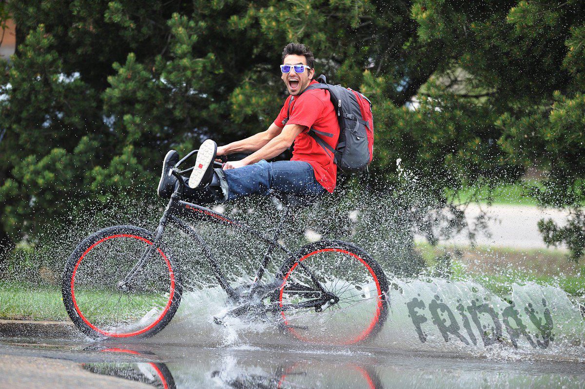 TredzBikes's tweet photo. Leaving work on a Friday like... #FridayCycling #FridayFeeling https://t.co/FapCWB1FI9