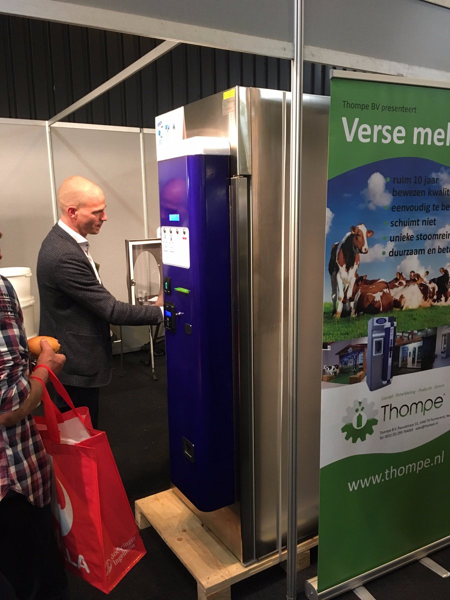 xafax's tweet photo. Afgelopen week presenteerde onze klant Thompe zijn innovatieve verse melktap tijdens de Rundvee Vakdagen in Hardenberg. Xafax maakte de tap cashless. Je kunt nu eenvoudig verse melk kopen via @contactloos betalen.  💪 https://t.co/FhXfAra8VZ