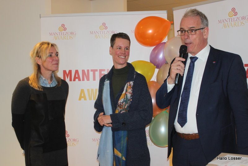 hallolosser's tweet photo. #mantelzorg #Award voor #Karin  Schroder, jeugdconsulent voor de gemeente #Losser https://t.co/S04XaSTkIr https://t.co/tfqUYfZkon