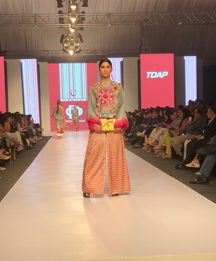 houseofdeepak's tweet photo. #DeepakPerwani presents "D Philosophy" at #MadeInPak17 by #FashionPakistan x #TDAP 
 #FPMF17 #MillennialFashion #TVOnePk https://t.co/jndC4Qu2v6