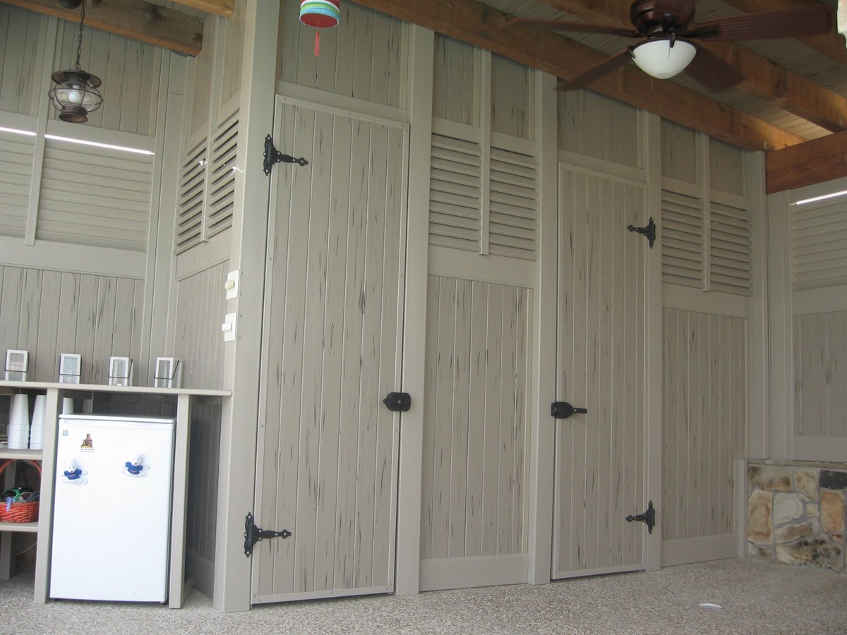 FenceFuture's tweet photo. @Future_Outdoors outdid themselves when they built this #vinyl #pvc shade structure.   The doors lead to a bathroom and shower area! All low maintenance, long lasting life span, and fresh appearance,  How's that for living space?  The perfect outdoor paradise! https://t.co/tRTIrQQwna