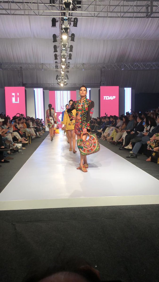 houseofdeepak's tweet photo. #DeepakPerwani presents "D Philosophy" at #MadeInPak17 by #FashionPakistan x #TDAP 
 #FPMF17 #MillennialFashion #TVOnePk https://t.co/Vv5m5SEgCC
