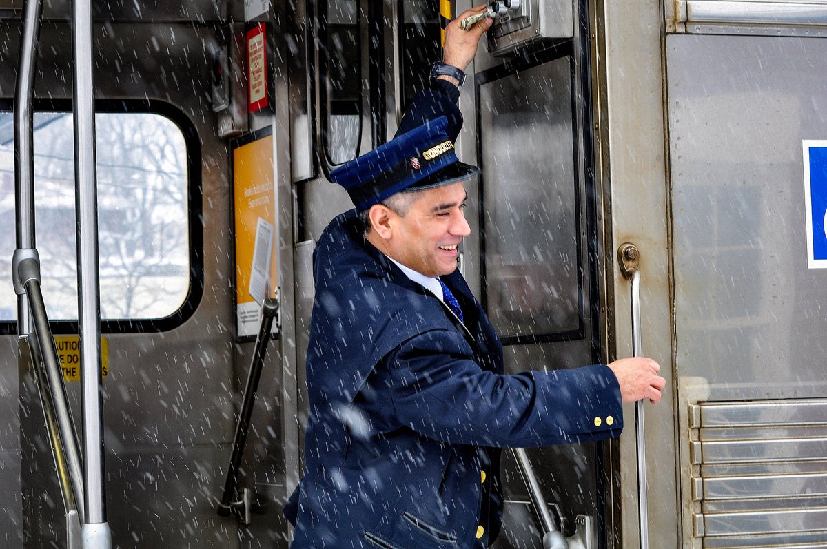 Metra tweet media
