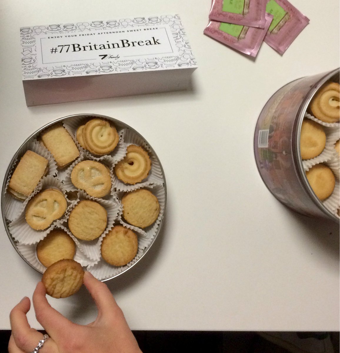 77AgencyLondon's tweet photo. It's always 5 o'clock somewhere. And that calls for an afternoon break with some English tea and biscuits! Have a marvellous weekend! #77Family #Agencylife https://t.co/JscicvQ1bc