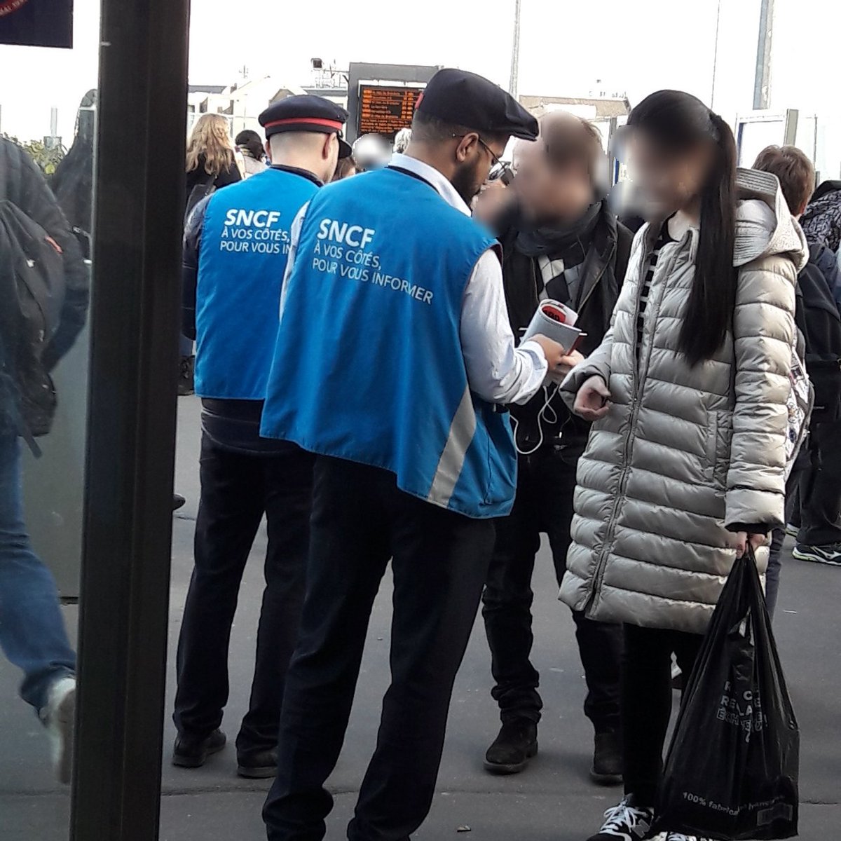 dydrac2011's tweet photo. Cet après midi vous avez été plus de 1000 clients à avoir été contrôlés lors d'une opération de contrôle lutte anti fraude à #magaredestcloud Ns vs remercions pour votre accueil. @PaDesrousseaux @alainkrakovitch @juliflo3 @Plusdetrains @LIGNEL_sncf @AnnePalmier @RavisMatthieu https://t.co/MUeQzDSGq9