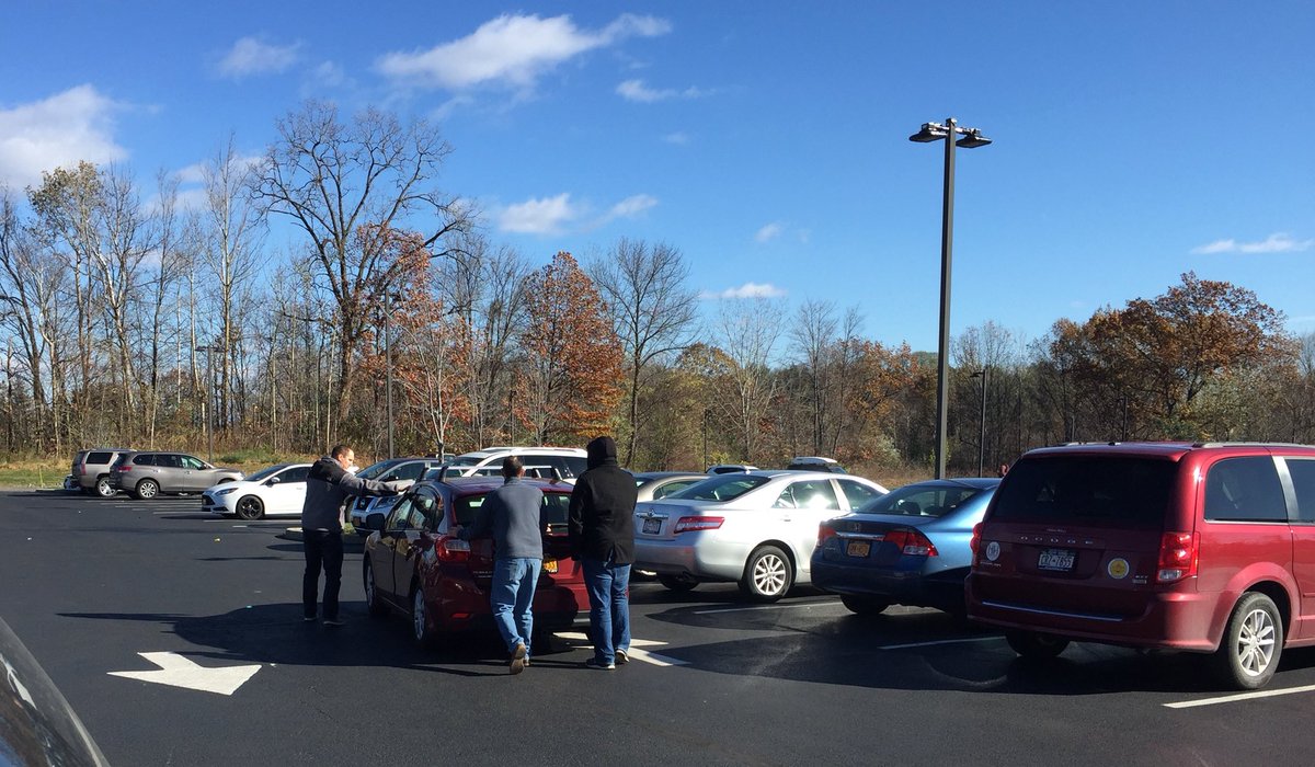 sunmarkcu's tweet photo. What happened when her car battery died in our parking lot? The Sunmark team pushed her to safety &amp; provided a jump. Would your bank do that?  Not just a number, you’re a valued member. #creditunion #help #AboveAndBeyond #bank #comunity #autoloan #car #wecare #photooftheday https://t.co/X52giByAdA