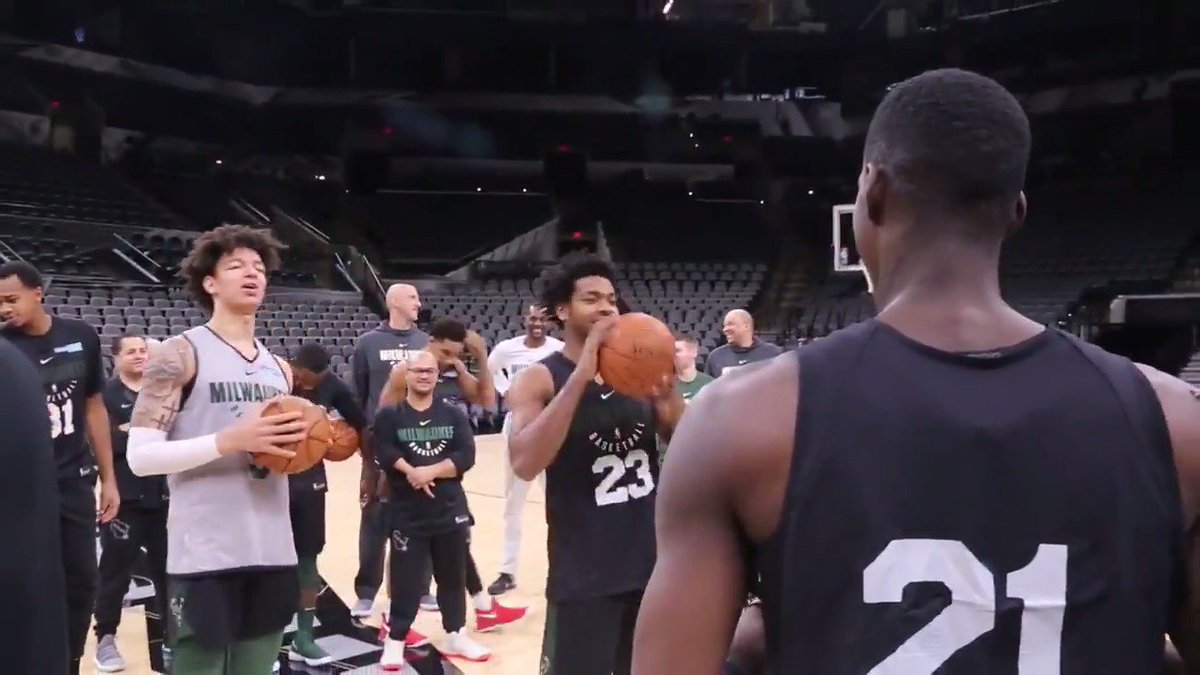 The rooks, @Lanky_Smoove & @thatnegus_sb, sing Happy Birthday to @TonySnell21_ 🎤🎼🎁🎂 https://t.co/NDjLiMH55c