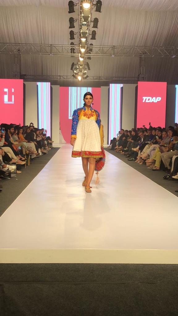 houseofdeepak's tweet photo. #SunataMarshall  #Dphilosophy by #Deepakperwani #MadeInPak17 #MadeInPakistan by #FashionPakistan x #TDAP 
#FashionWeek #FashionPakistan #FPMF17 #MillennialFashion #TvOne https://t.co/uGaPJ7FoTL