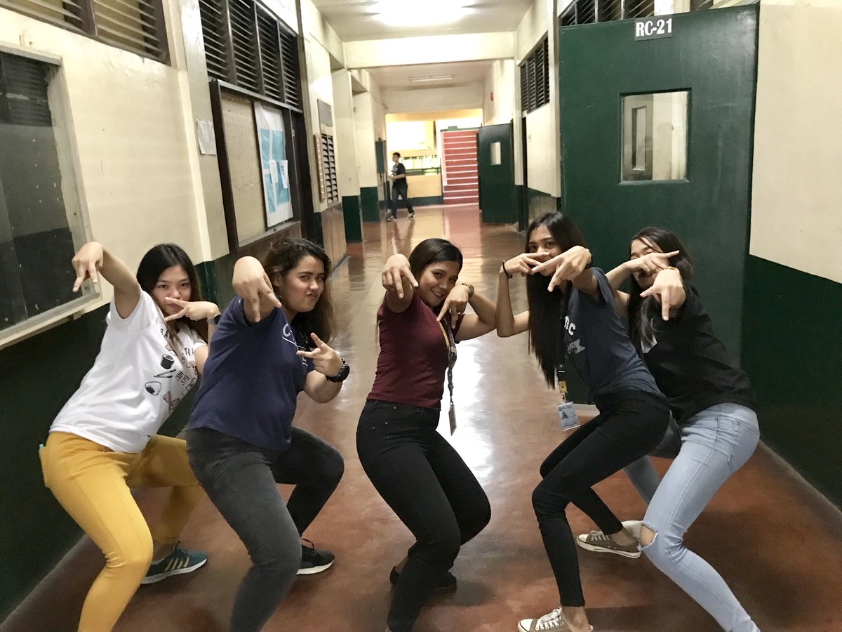 _rnlnm199x's tweet photo. Pagkatapos magpicture. "Taena nakakapagod" 😂😂😂😂😂 @giaaaavalerio  @YheelKaye  @_PPGR  @rirehjoy insert *sha* 😅 https://t.co/sZla16iwdJ