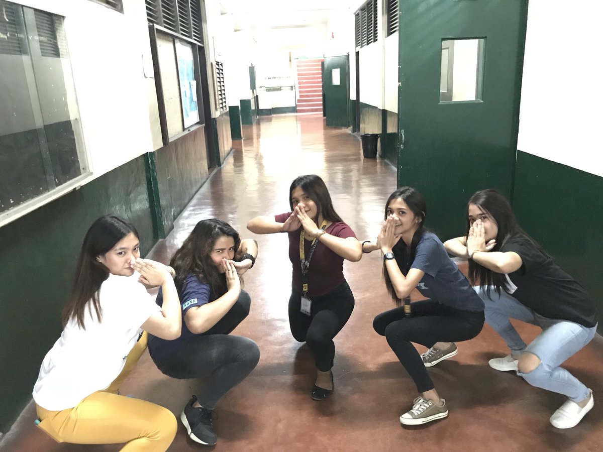 _rnlnm199x's tweet photo. Pagkatapos magpicture. "Taena nakakapagod" 😂😂😂😂😂 @giaaaavalerio  @YheelKaye  @_PPGR  @rirehjoy insert *sha* 😅 https://t.co/sZla16iwdJ