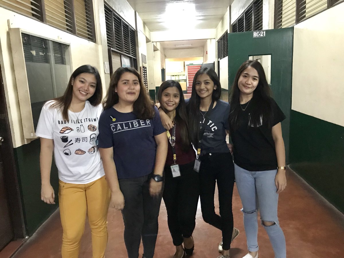 _rnlnm199x's tweet photo. Pagkatapos magpicture. "Taena nakakapagod" 😂😂😂😂😂 @giaaaavalerio  @YheelKaye  @_PPGR  @rirehjoy insert *sha* 😅 https://t.co/sZla16iwdJ