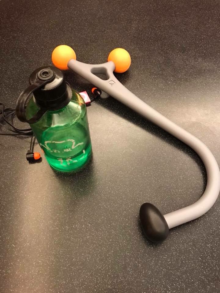 DenverMusicExmr's tweet photo. LOVE the @TPtherapy Acucurve Cane. Used it at the gym and all day at the office- had my co-workers using it too! #teamtriggerpoint #howweroll https://t.co/5lZDe8xbXD