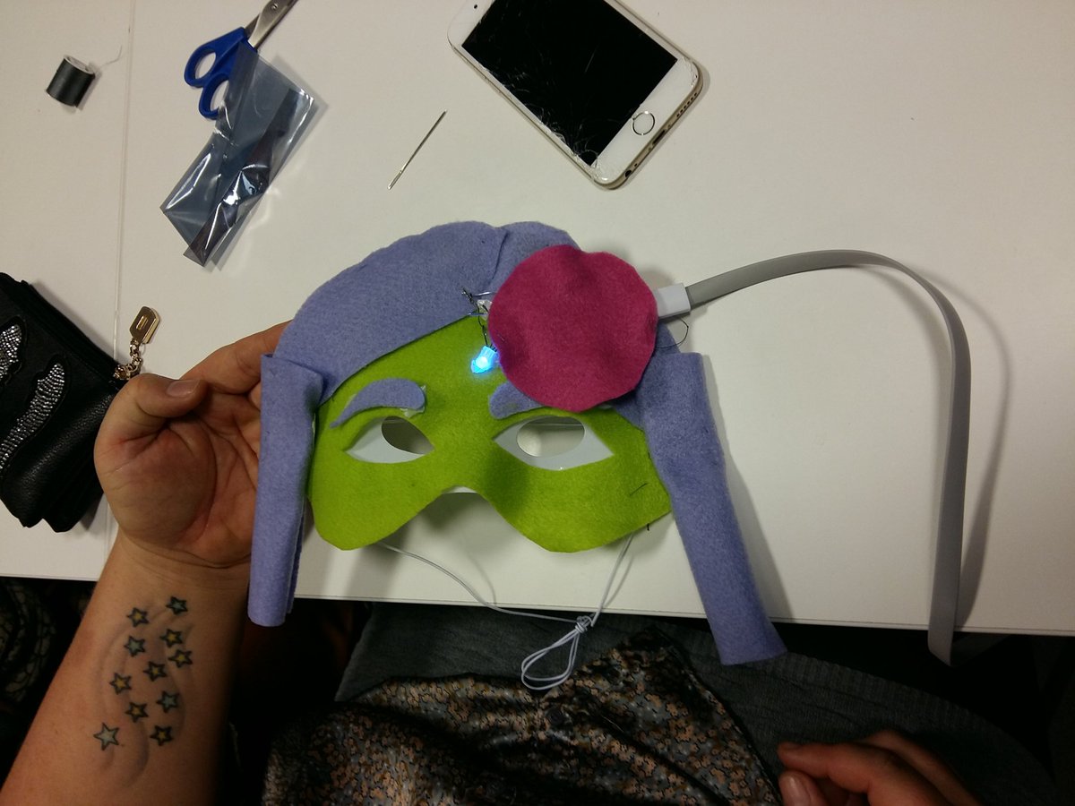 tyrower's tweet photo. I love the smell of #LaserCutWood in the evening!♨ Thank you so much Team #Skaperskole for an awesome conference, welcoming @AdaTheShow + opportunity to facilitate @microbit_edu wearable workshop 😀 #AdasArmy https://t.co/FPWfDSosud
