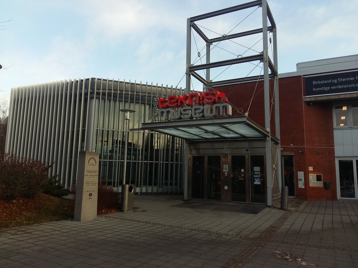 tyrower's tweet photo. I love the smell of #LaserCutWood in the evening!♨ Thank you so much Team #Skaperskole for an awesome conference, welcoming @AdaTheShow + opportunity to facilitate @microbit_edu wearable workshop 😀 #AdasArmy https://t.co/FPWfDSosud