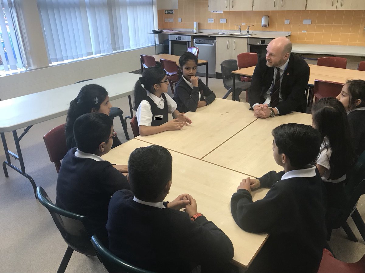 Colebourne's tweet photo. School council were great talking to @LiamByrneMP this afternoon. https://t.co/HbNF6M356H