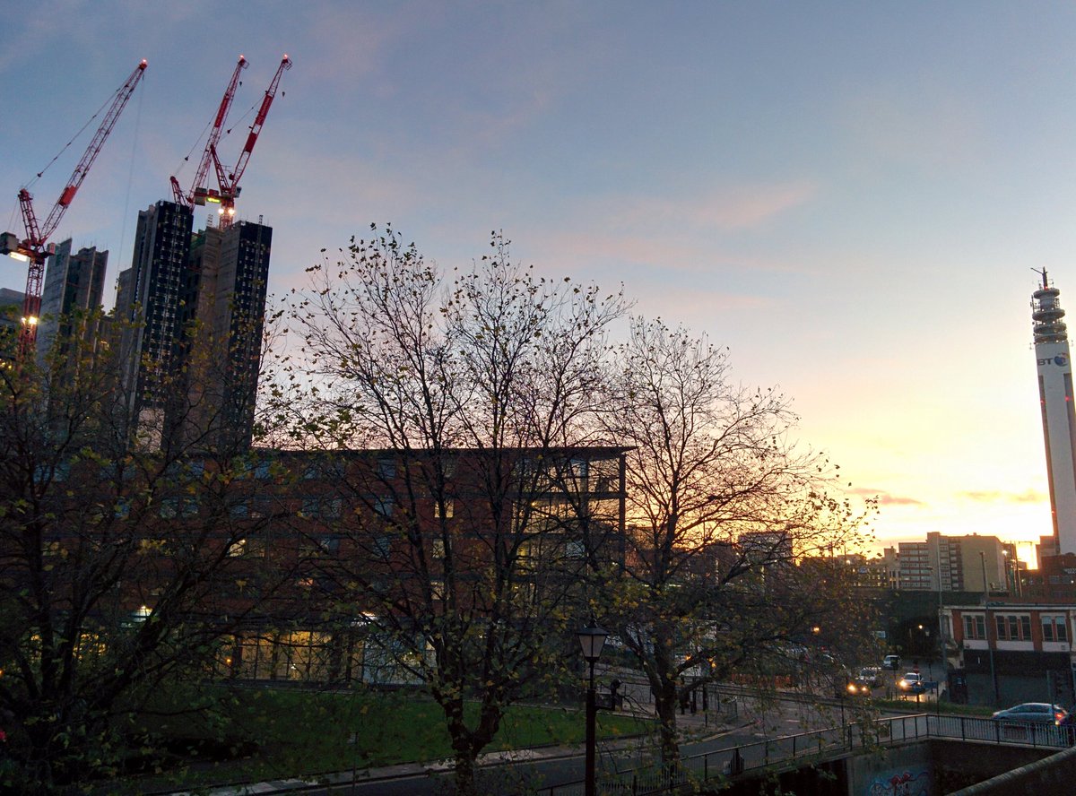 GunQuarter's tweet photo. Gun Quarter sunset - aka #gunset! https://t.co/DHlg8tydWB