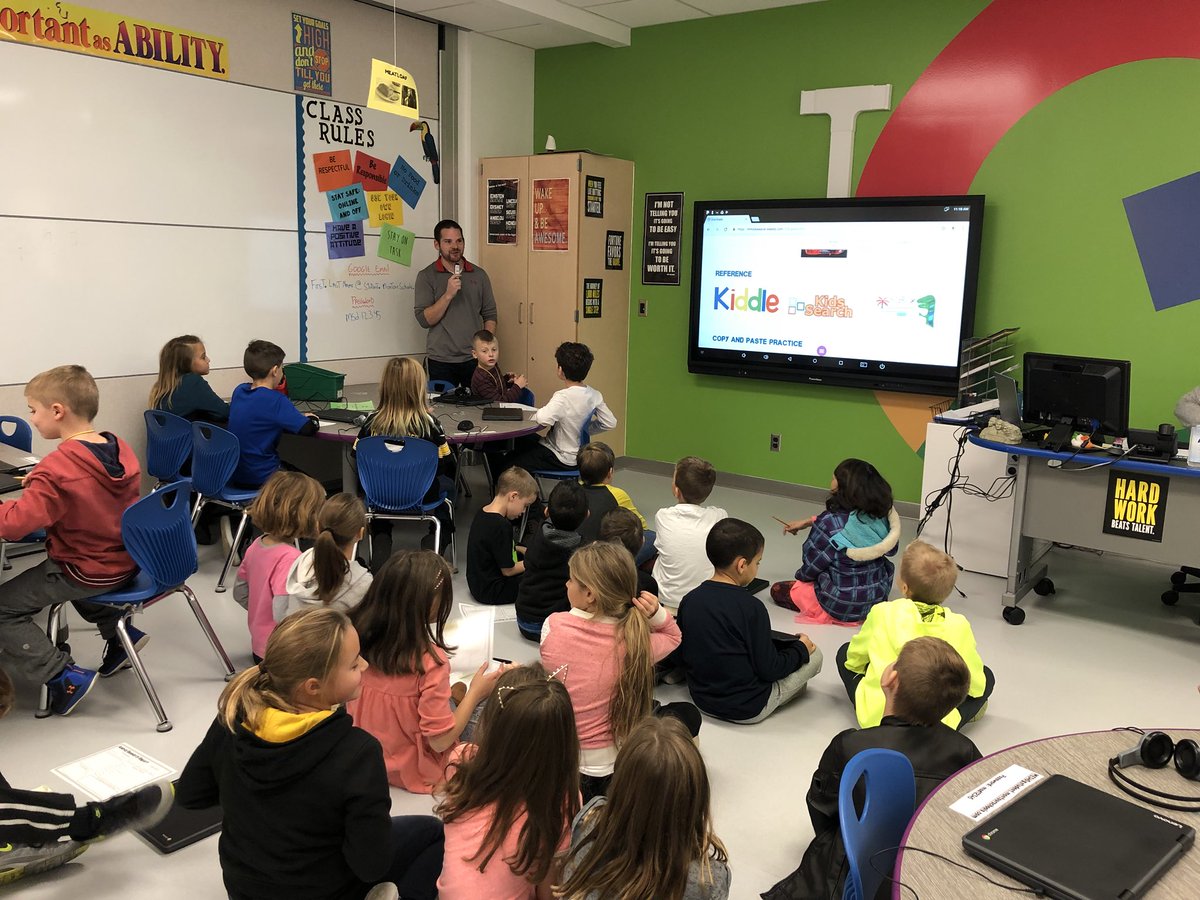 holly35c's tweet photo. Second graders learning how to “kid’s Search” for animals for a research project! #MontourProud https://t.co/GJ5x6Ny7uX