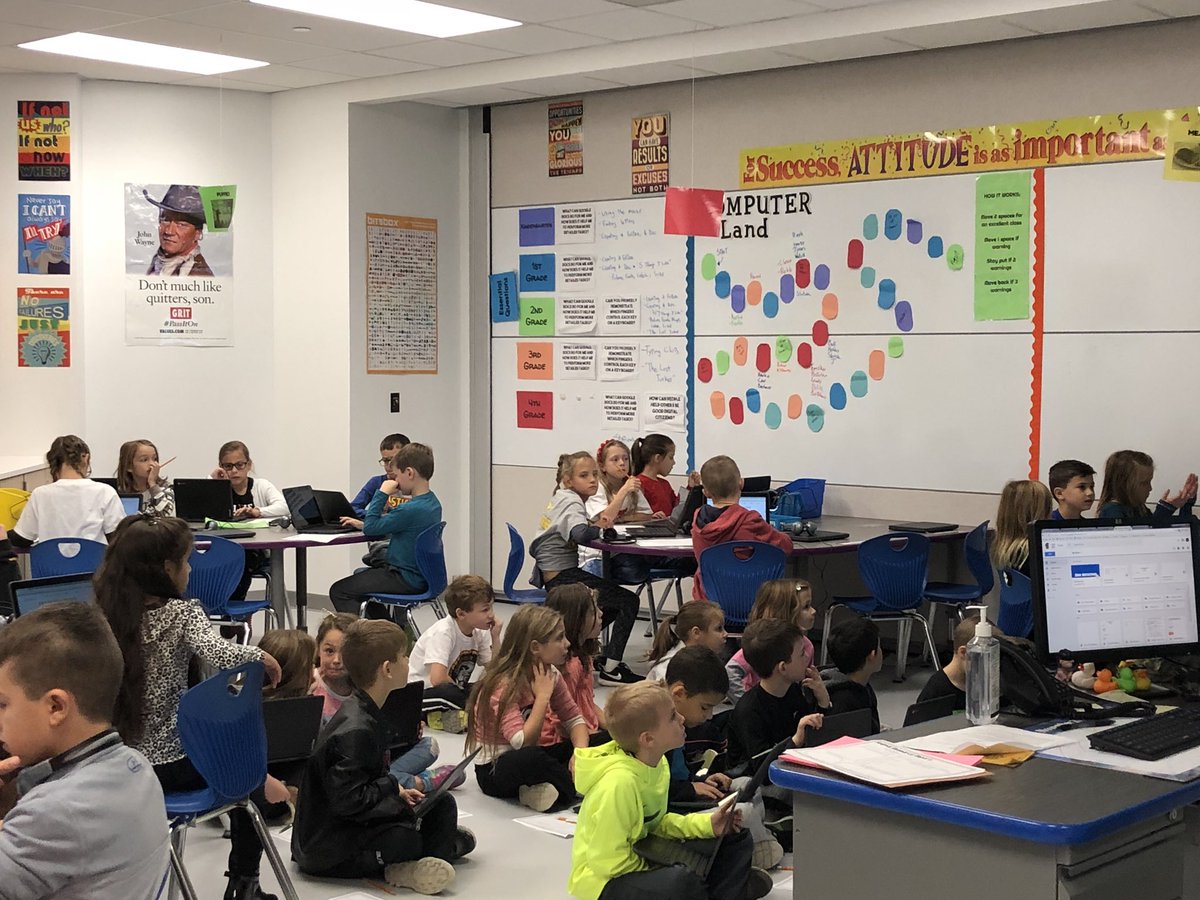 holly35c's tweet photo. Second graders learning how to “kid’s Search” for animals for a research project! #MontourProud https://t.co/GJ5x6Ny7uX
