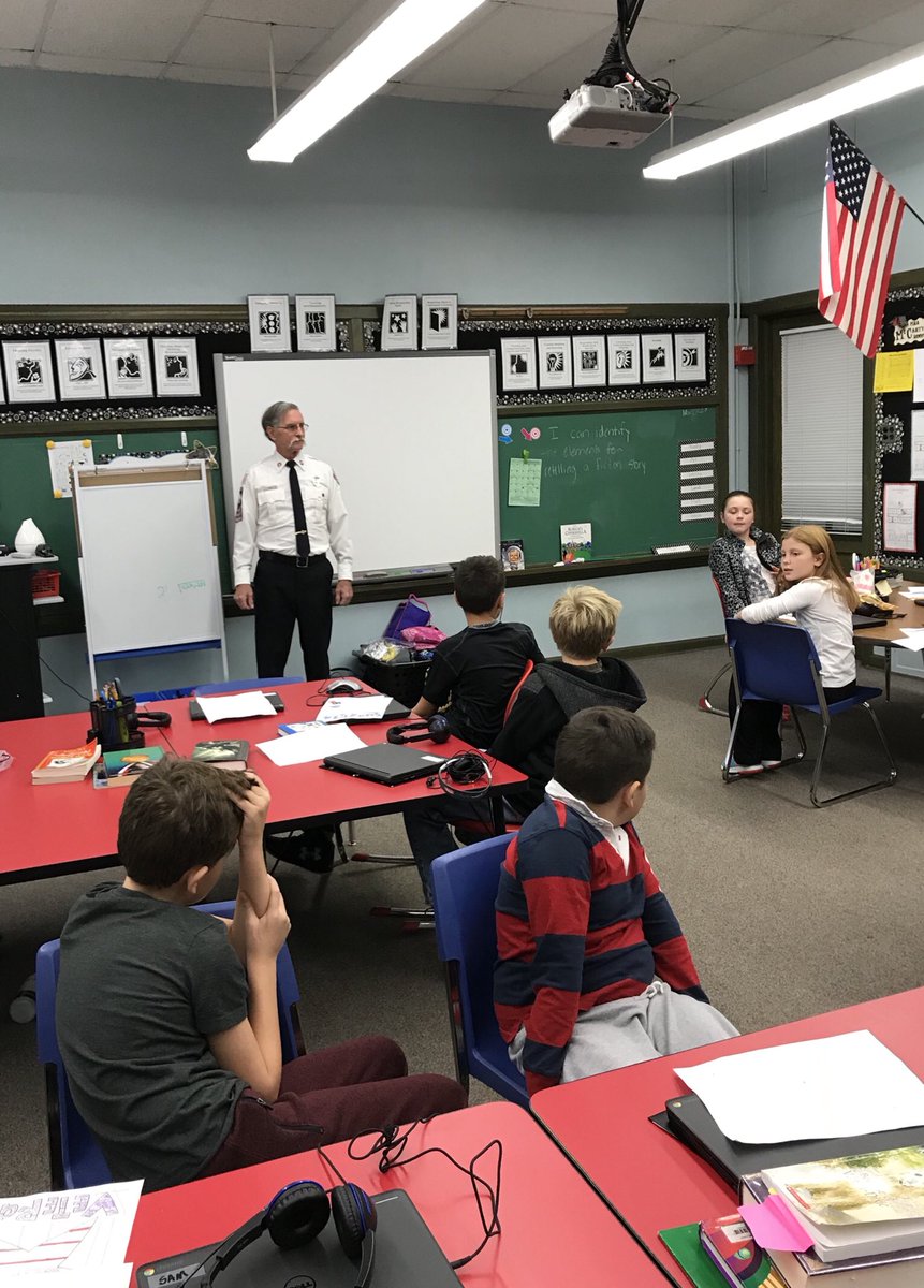 Ellsworth2_4th's tweet photo. Veteran’s Day 2017!  Love having my dad be a part of Ellsworth’s Celebration. @Ellsworth203 #Inspire203 https://t.co/fwaTkawTah