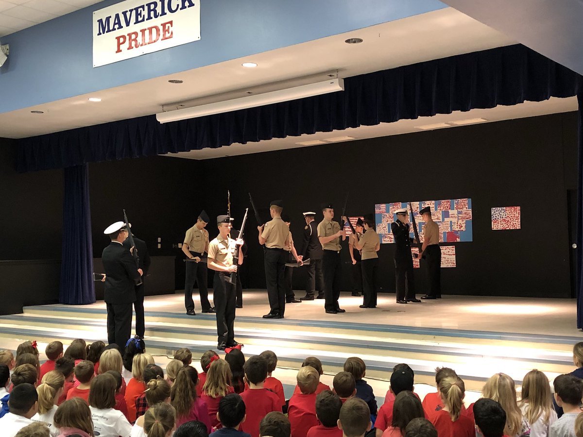 MrsG_loves2read's tweet photo. @ASE_Mavericks honoring our veterans this morning. #grateful #VeteransDay2017 #ComalVetsDay17 https://t.co/PiwY3lOZmo