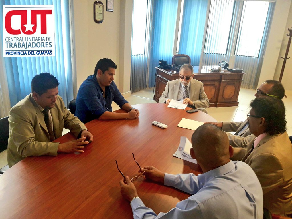 cut_guayas's tweet photo. La CUT presente en la @CorteConstEcu #Guayaquil presentando AMICUS CURIAE a favor de la Consulta y Referéndum. https://t.co/ZvvulxcFMN