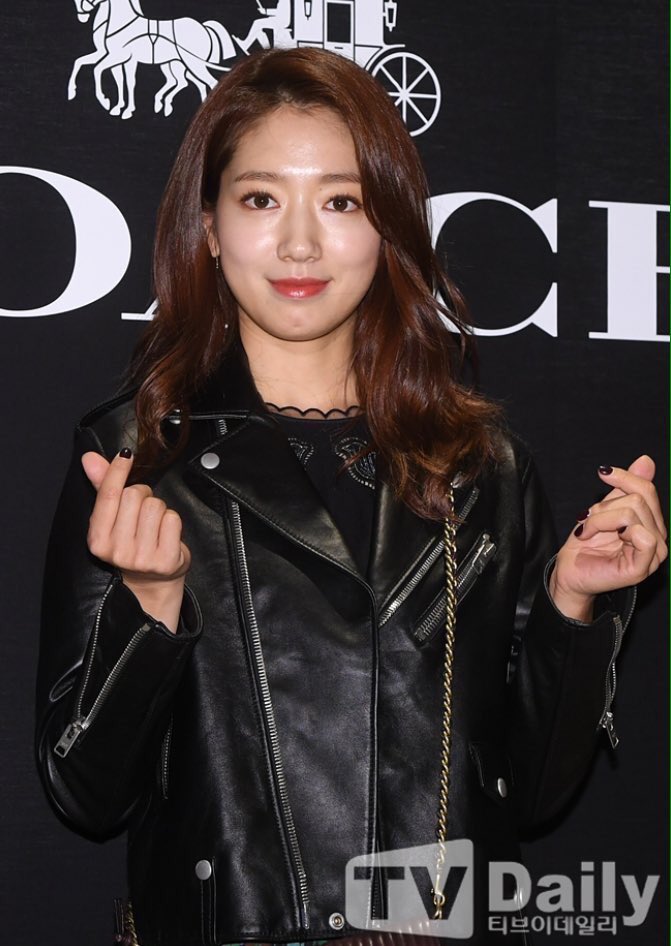 cikpandora's tweet photo. Absolutely love her face like this. Not too thin/chubby. Although she's always beautiful no matter what. #ParkShinHye #CoachMuse https://t.co/gF4xxweNor