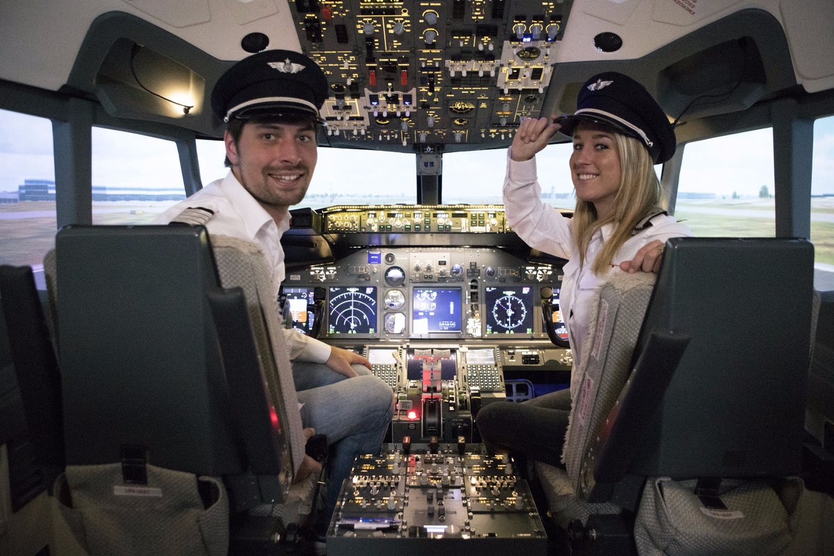 BrusselsFSim's tweet photo. A few snaps from a very nice shooting this week with our two "Bekende Vlamingen" @GillesVanBouwel &amp; @KatrinKerkhofs :) This 2 got on board of our #Boeing737 simulator &amp; things got a little bit messy... Say no more &amp; stay tuned to see the result by next week ! @woestijnvis https://t.co/Sa4ahfWAR8