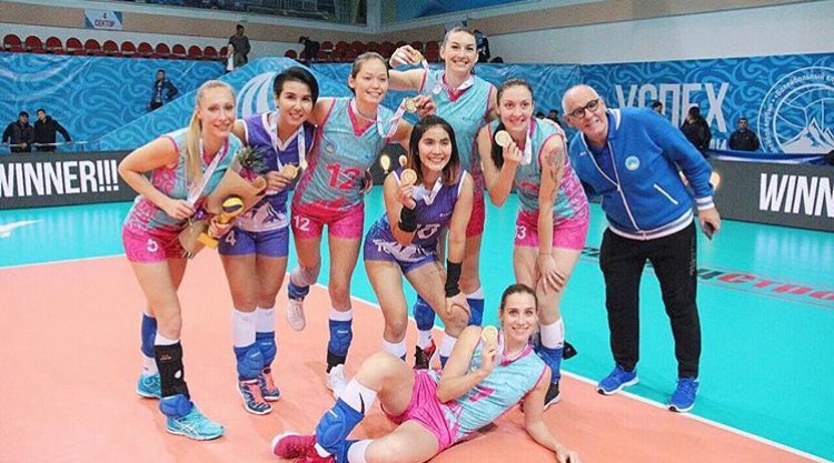 VolleyJokes's tweet photo. สาวๆคาซัคมีความน่ารัก เซอร์ไพรส์วันเกิดให้ปลาวาฬ มีการเขียนอวยพรภาษาไทยไปอีก🎂❤️🇹🇭🇰🇿
( 📷ig: plawann2 )
#วอลเลย์บอลหญิง #AltayVC https://t.co/vkTscNEYCH