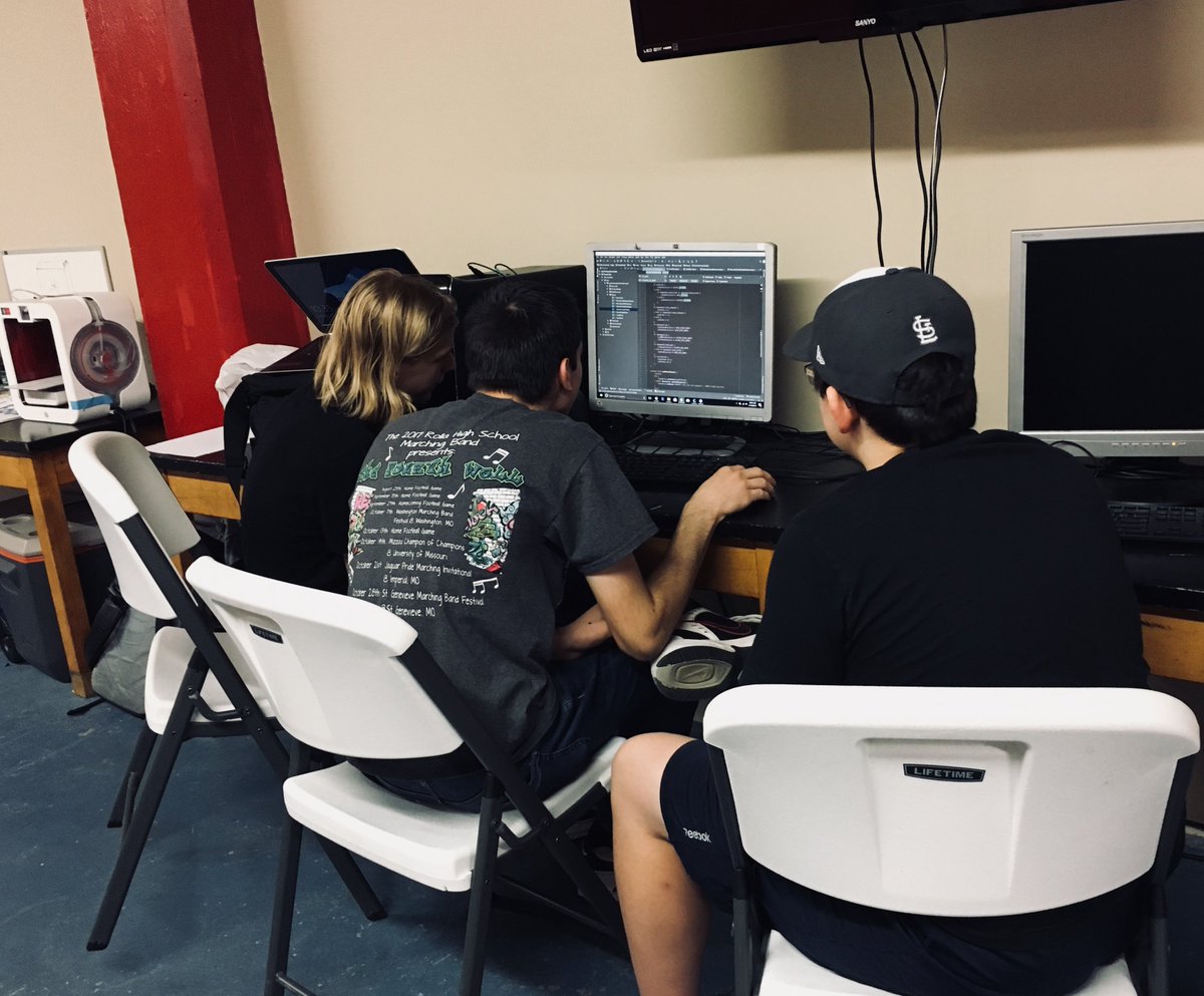 FTC_team6168's tweet photo. Our head programmer teaching some eager new members how to program. #FIRST #FTC #moftc #programming #firstrelicrecovery #omgrobots https://t.co/PJnVlxSrk6