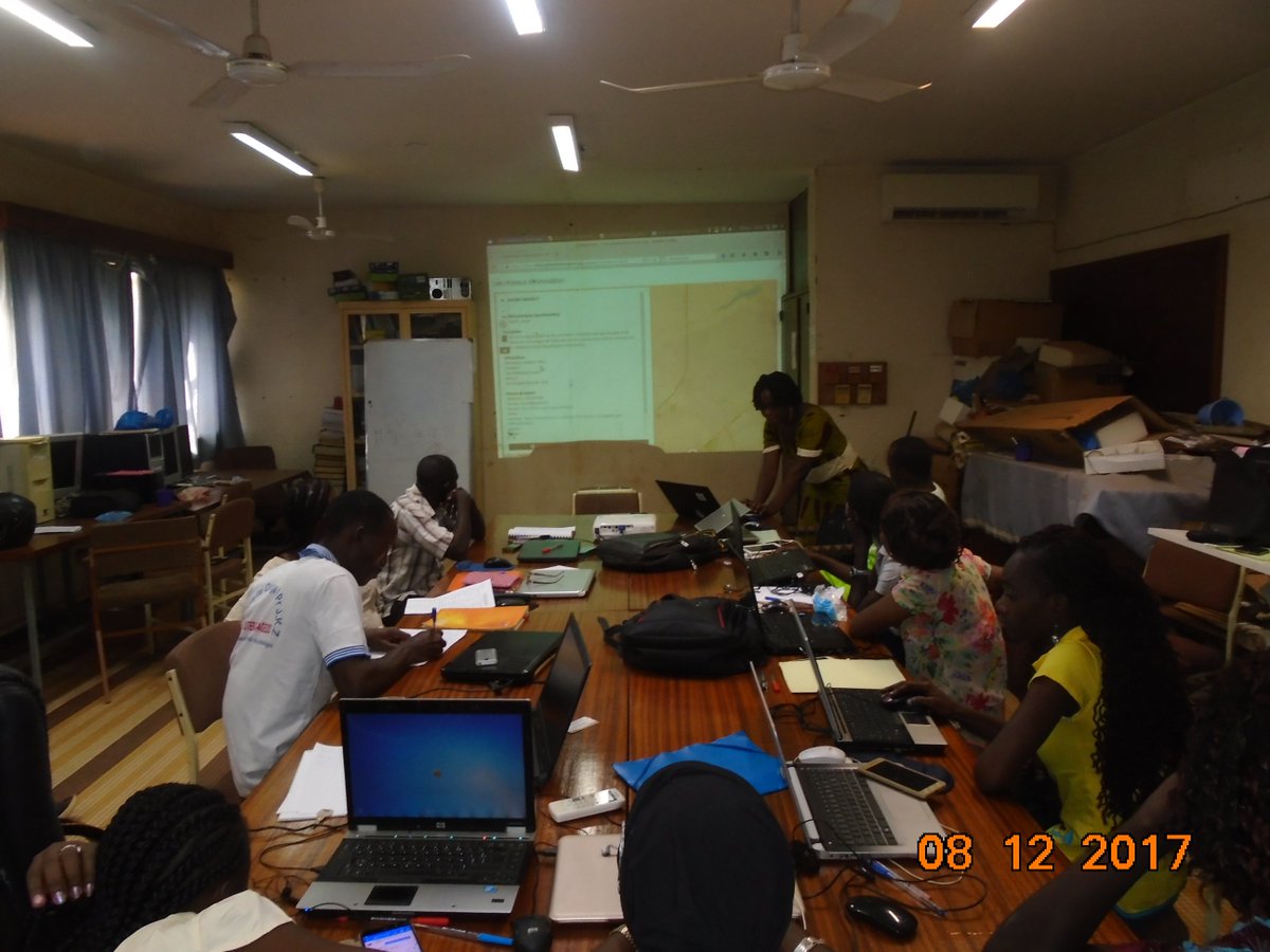 ritasoma95's tweet photo. Présentation projet #CartInnov avec l'Institut Supérieur en SIG @OSM_BF @Aoua_k @AmedeDimban @innoce_diblo https://t.co/BKptrD6CuQ