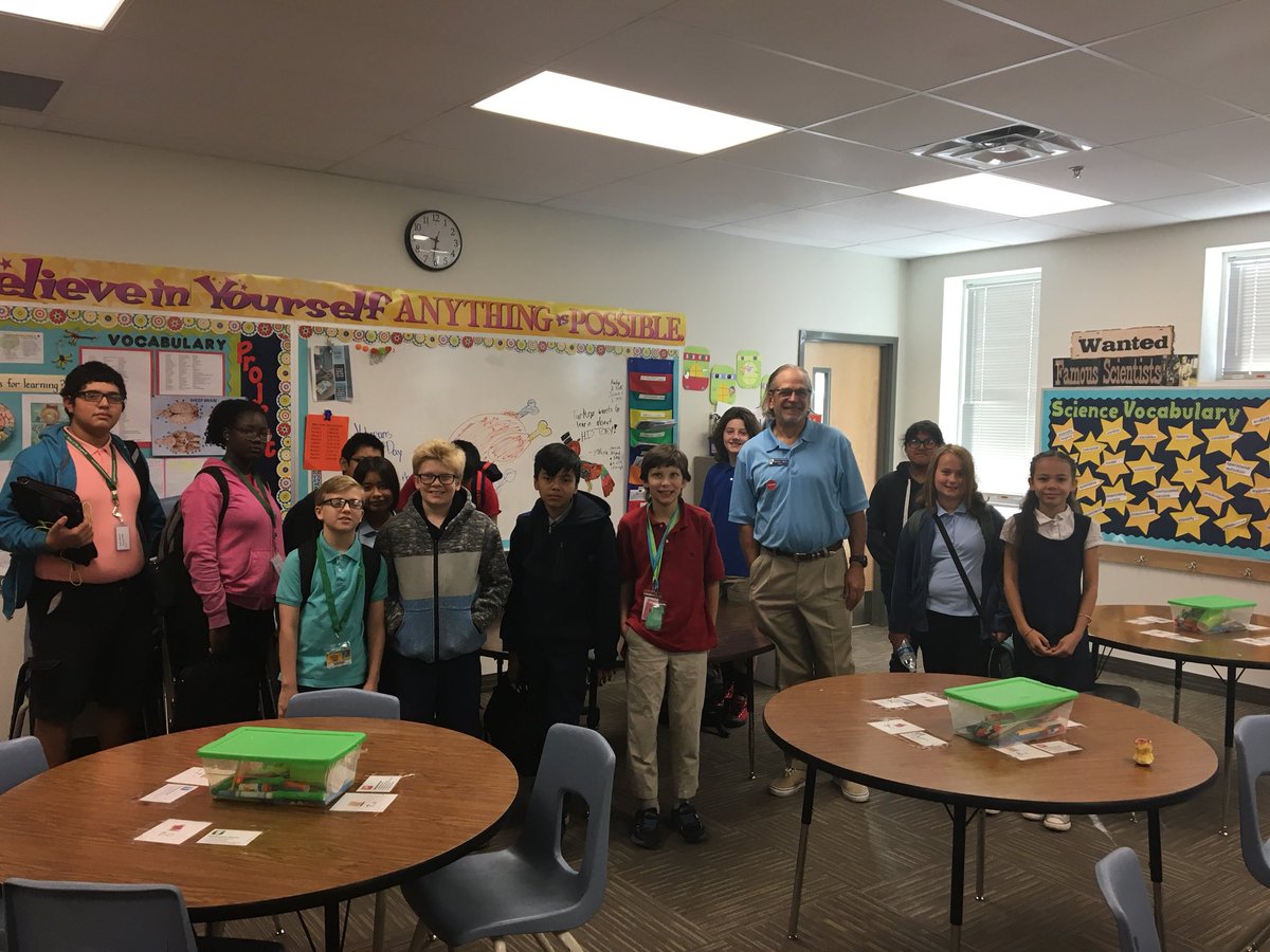 emillergifted's tweet photo. #Lairdschool PACE students @TempeElementary welcome a guest docent from @phxart to learn about Renaissance art https://t.co/zQ3IUk3DZc