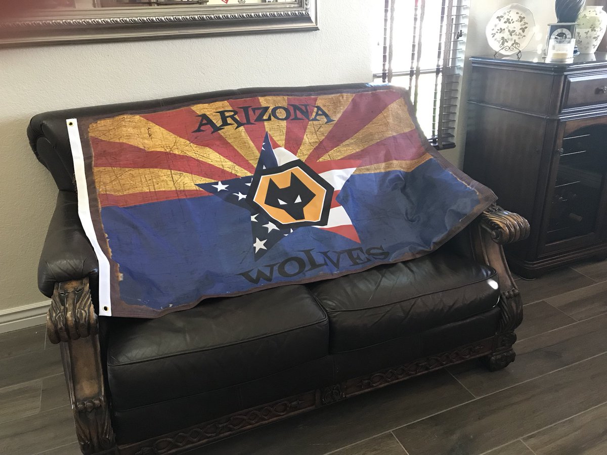 1scrag1's tweet photo. For Reading. Footballs coming home. #azwolves #sellout4000 https://t.co/QsfyIbXjje
