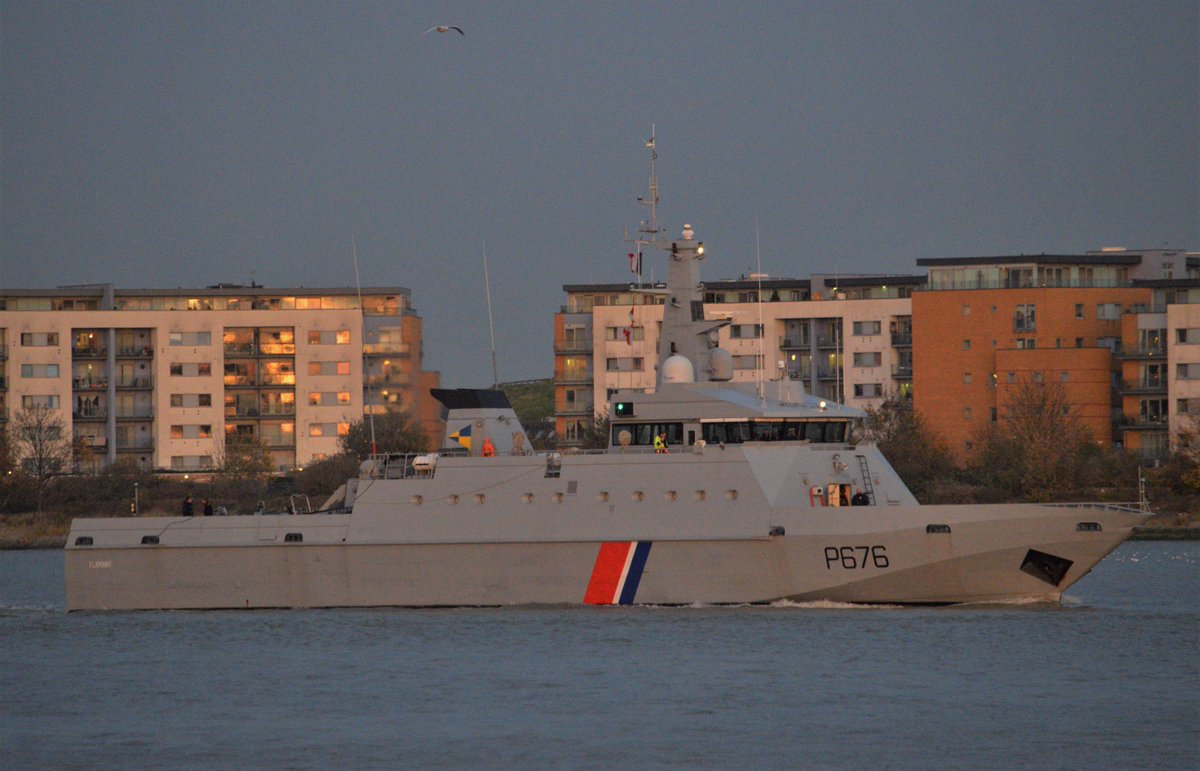 AJBC_1's tweet photo. At the going down of the sun @MarineNationale #OPV #FSFlamant arrives on the #Thames #London heading to @CRTLondon #WestIndiaDock for #Remberance weekend @LondonPortAuth #dlr_blog https://t.co/Dlg5o2ek6T