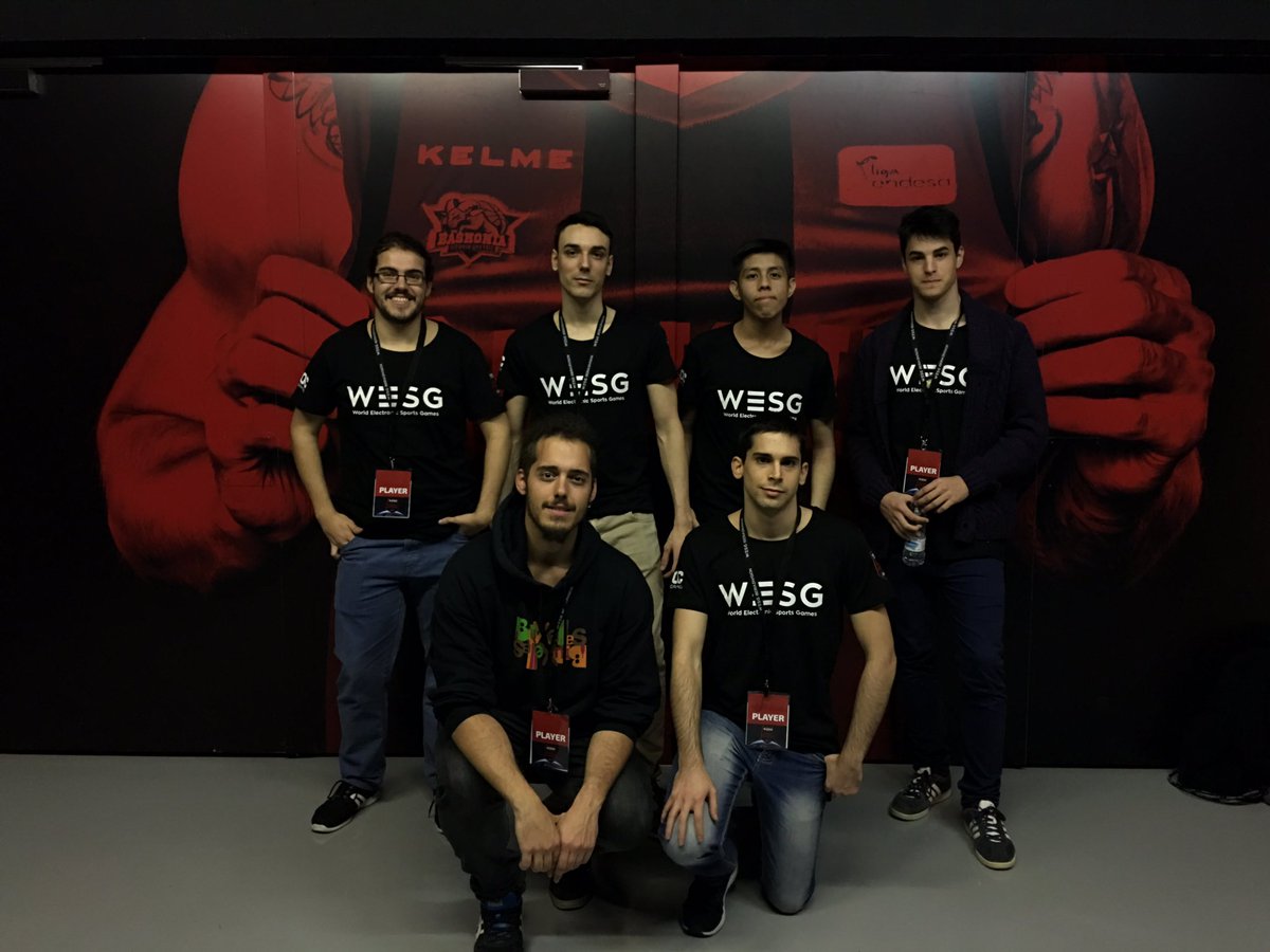 BKNDAesports's tweet photo. 📸 | ¡Nuestro equipo de #Dota2 ya está en el Buesa Arena! ¡Mañana nos espera la gran final de @WESG_Iberia! https://t.co/XBU3yA49bs