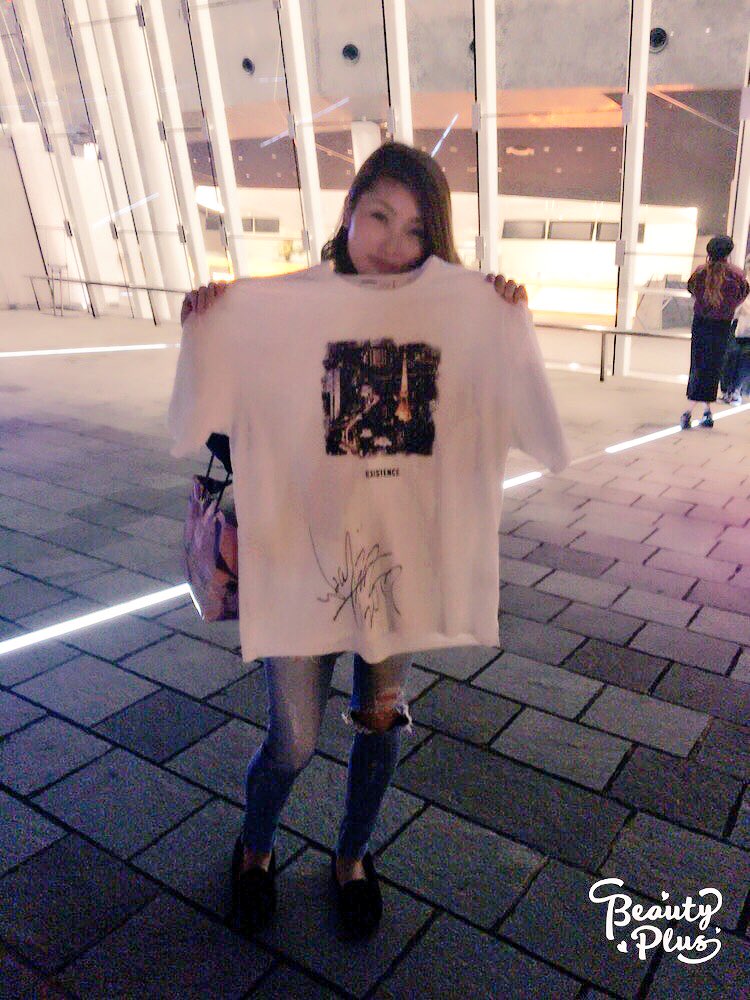vrmkv's tweet photo. unlock最高でした😢💚
あなたのために歌いますは
羨ましすぎて泣いて発狂してた😂💦
まさかの、、、
あなたのために本人愛用品
プレゼントしますに当選して
直也くんが目の前で
サイン書いてくれて
手渡ししてくれた😭💚
直也くん35歳おめでとう🎂💚
#unlock #uratanaoya #浦田直也 https://t.co/NsBsbbYsIb