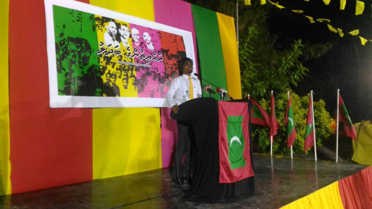 Simwarr's tweet photo. "#Alhey #Amayyaai kiyaafa mi rashah eriyas vanee bodu thanun noonekey bunefai" @VMookey 
#MadduvariJalsaa #HappeningNow https://t.co/GhPDYBZ2SL