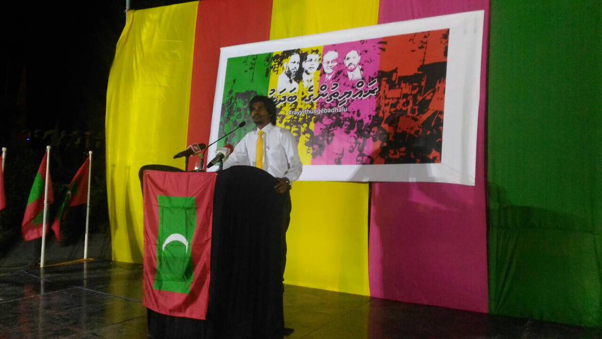 Simwarr's tweet photo. "#Alhey #Amayyaai kiyaafa mi rashah eriyas vanee bodu thanun noonekey bunefai" @VMookey 
#MadduvariJalsaa #HappeningNow https://t.co/GhPDYBZ2SL