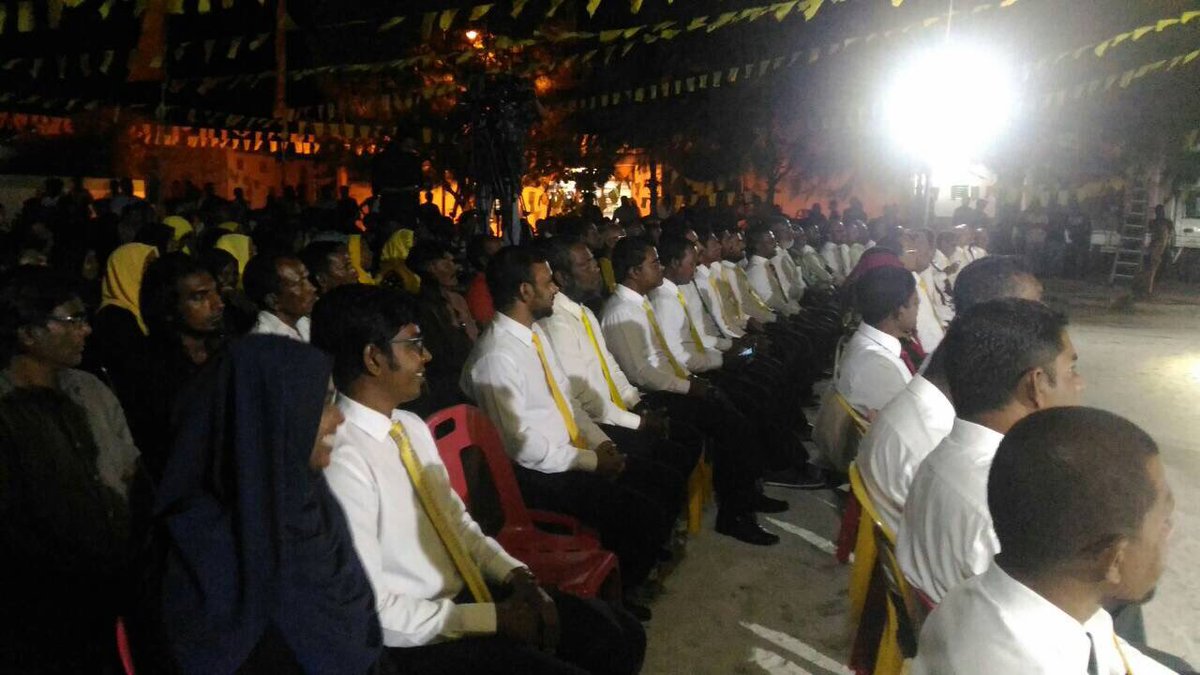 Simwarr's tweet photo. "#Alhey #Amayyaai kiyaafa mi rashah eriyas vanee bodu thanun noonekey bunefai" @VMookey 
#MadduvariJalsaa #HappeningNow https://t.co/GhPDYBZ2SL