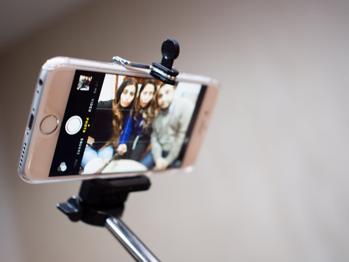GeoSurveyNI's tweet photo. Calling all budding film makers! If you have a passion for #EarthScience and are at school studying geology, geography or science then enter our video competition to win a week of work experience as well as a fabulous amethyst specimen. See link for more https://t.co/tlsaakWiHj https://t.co/Xgv5DLaf2Q
