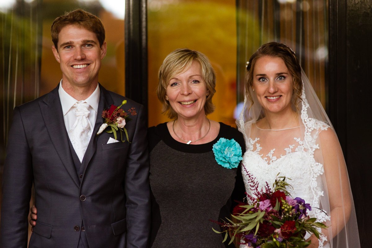 Bedankt @ArvenMayk voor het toesturen van deze foto met het geweldige #bruidspaar Adam en Cindy.  Het was de eerste keer dat ik met jullie samenwerkte en wat een verademing! Zelf initiatief, overleg, humor en ook nog eens hele mooie plaatjes schieten. Op naar de volgende!