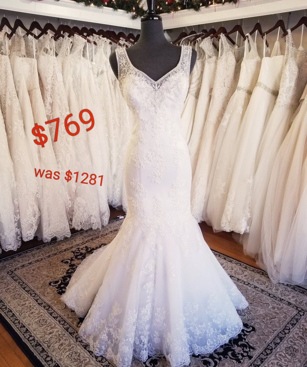 Sample Sale!

#bridalsamplesale #discontinued #dekalbbridal #laceweddingdress #whiteweddingdress #Alexiskaybridal #YestothDress #TheKnot