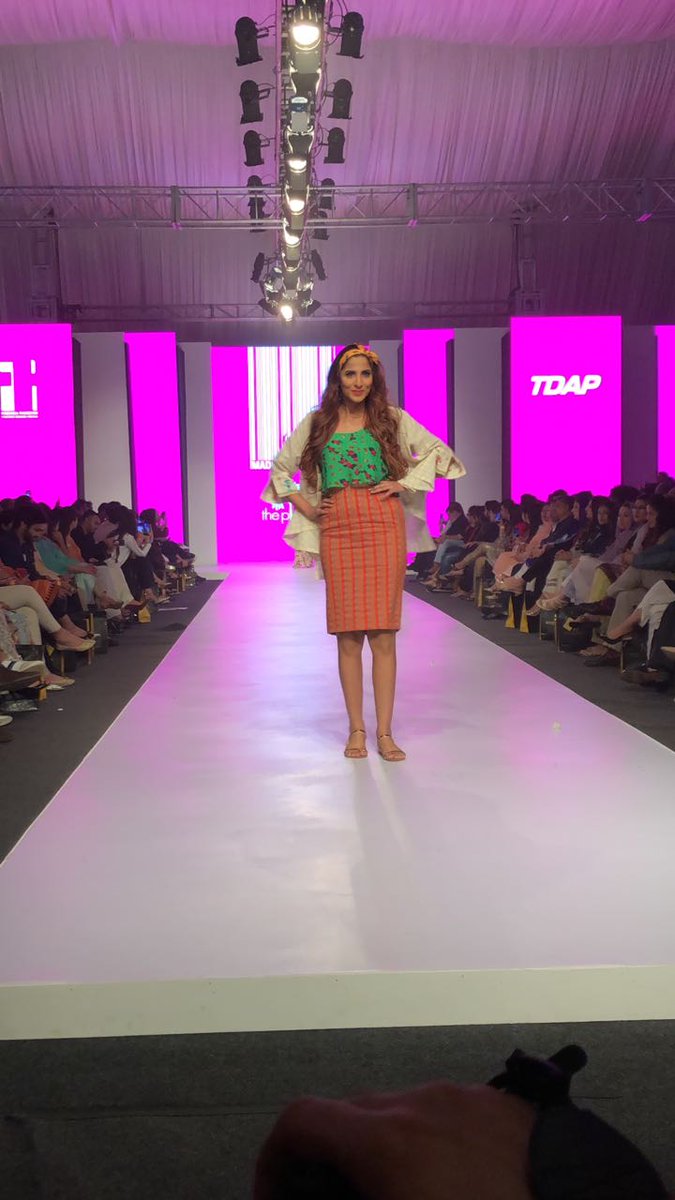 GlitterSmitter5's tweet photo. #ThePinkTreeCompany presents "Bougainvillea Diaries" at #MadeInPak17 by #FashionPakistan x #TDAP 
 #FPMF17 #MillennialFashion #TVOnePk https://t.co/dY6G0PV2MD