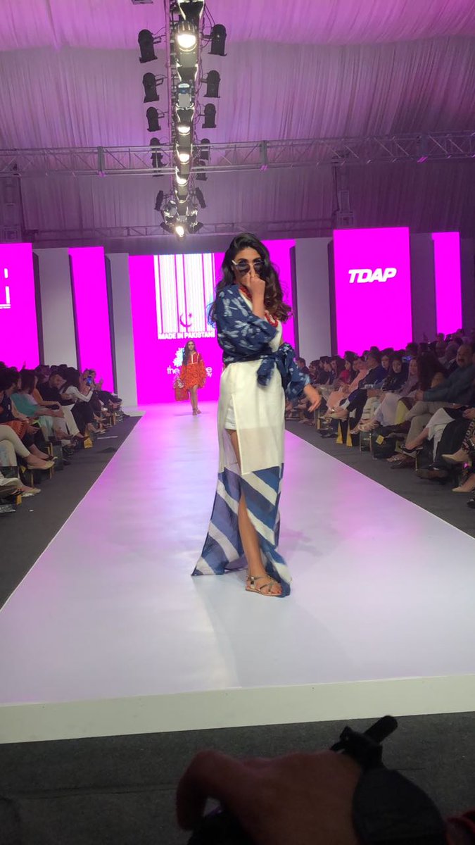 GlitterSmitter5's tweet photo. #ThePinkTreeCompany presents "Bougainvillea Diaries" at #MadeInPak17 by #FashionPakistan x #TDAP 
 #FPMF17 #MillennialFashion #TVOnePk https://t.co/dY6G0PV2MD