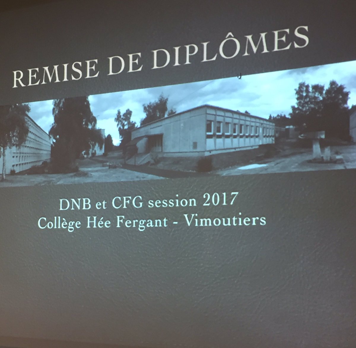 CVimoutiers's tweet photo. La soirée remise de diplômes se prépare...
Ne manque plus que les élèves !
#DNB2017 #elevesvimoutiers https://t.co/t8H4y5st3m
