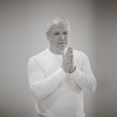 Yogaworks's tweet photo. Join #MaxStrom for an insightful talk &amp; concise course in essential steps to reveal and launch one’s life purpose > https://t.co/CvmE0P95bl https://t.co/y7Uk0kmpYx