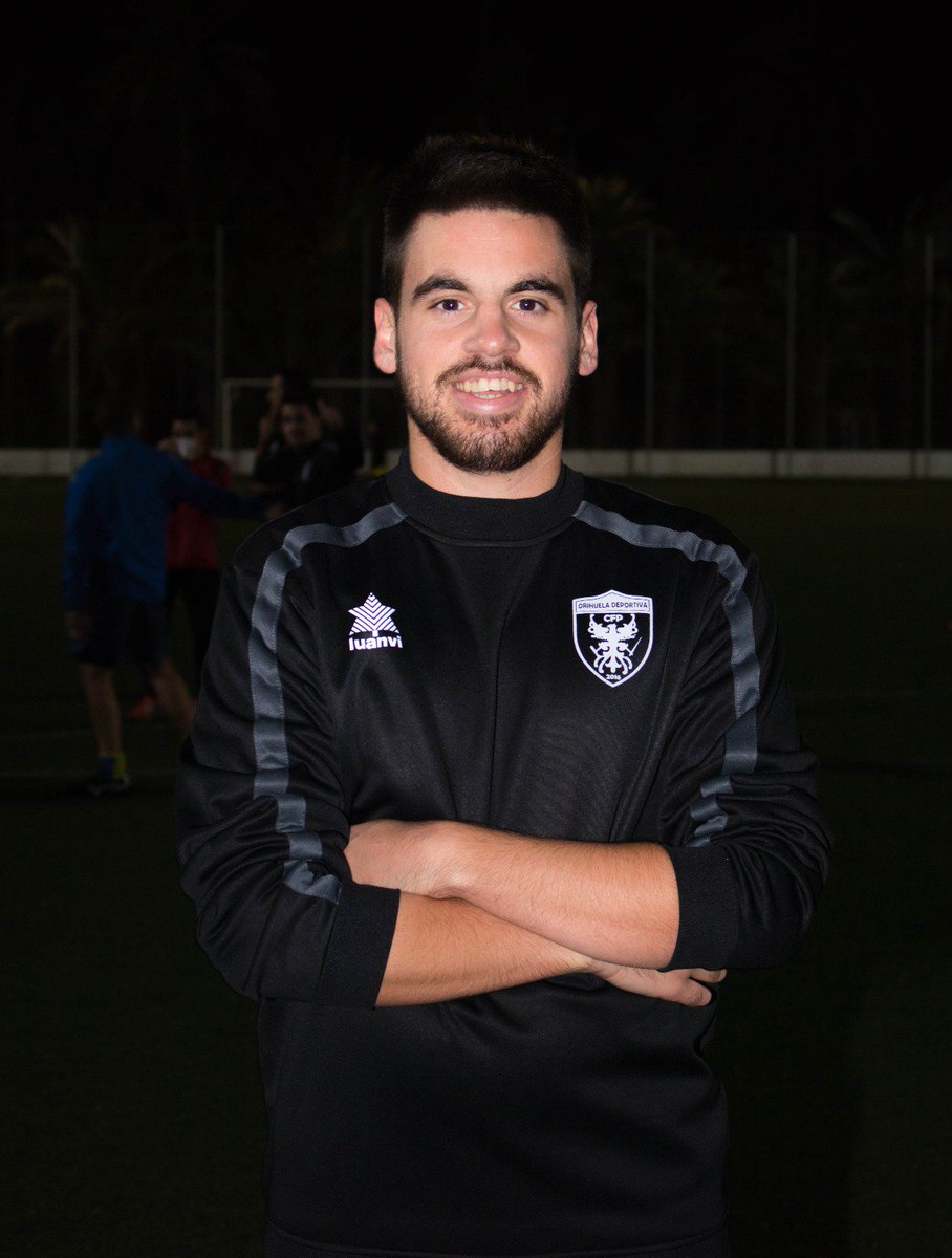 CFPOrihuelaDva's tweet photo. Los reyes se nos han adelantado y nos han traído la renovación de Borja para esta temporada. Gran jugador polivalente en posiciones de central y medio campo.

Y memos mal, porque solo esperábamos carbón. https://t.co/zRvVRG2NGD