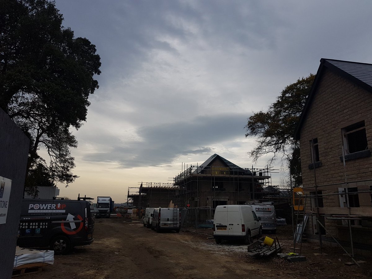 ukpowerup's tweet image. New site started in Rotherham. 2 of 29 luxury houses now 1st fixed. #luxuryhousing #ukpowerup #1stfix