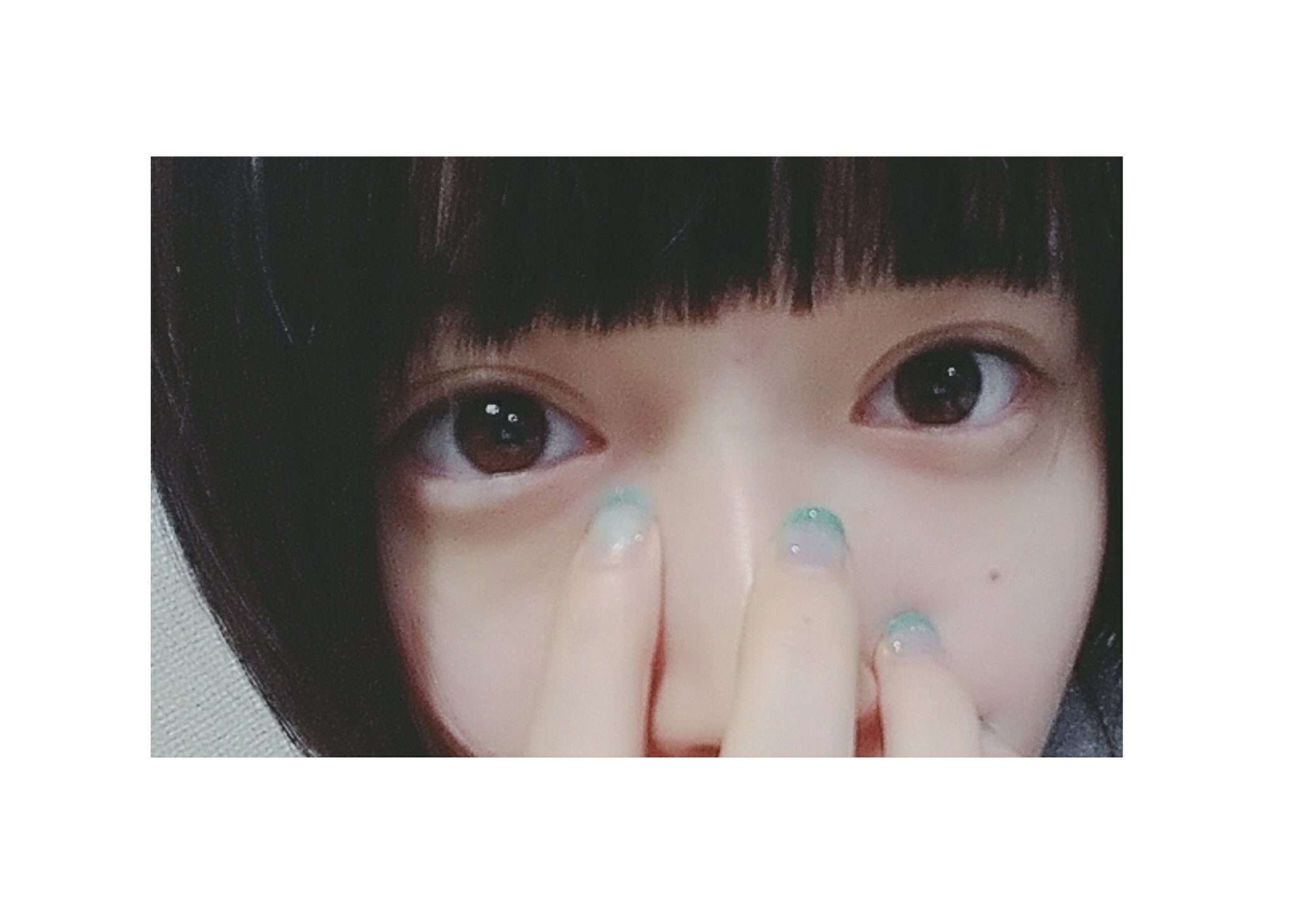 つぶら Twitterissa 裸眼は茶色いし左右で目の形が違うし顔も違う おやすみなさい T Co Siegw3wo Twitter